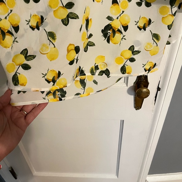 Women’s Blouse Pullover lemon design. Size L/Xl - Picture 3 of 7